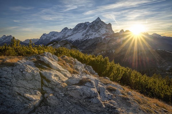 Quels sont les meilleurs itinéraires pour une randonnée dans les montagnes des Dolomites, Italie ?