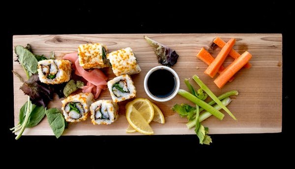 Quelles croisières permettent de suivre des cours de cuisine japonaise avec des maîtres sushi?
